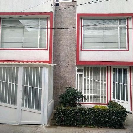 Alojamiento "Como En Casa" Cerca Al Aeropuerto!! Bogotá Zewnętrze zdjęcie